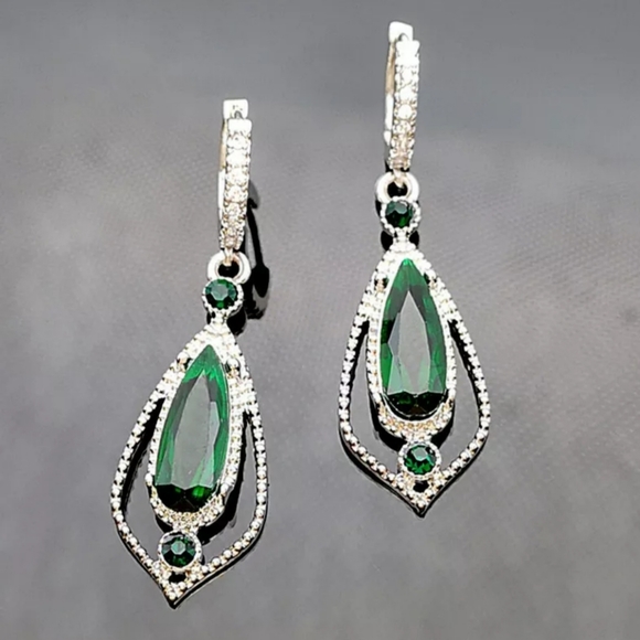 Stunning Sterling Silver Emerald Earrings - Picture 2 of 3